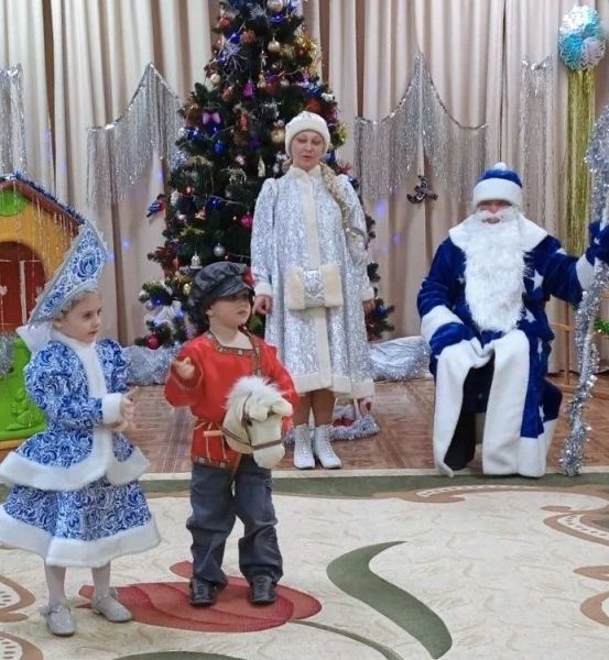 Новогодний праздник для детей прошёл в Воронежском специализированном доме ребёнка