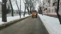#уборка_Воронежа. В эти минуты комбинат благоустройства ведет подметание от снега и посыпку тротуаров песко-соляной смесью на улице Героев Стратосферы