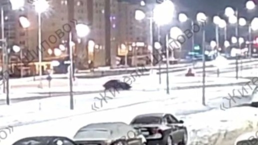 В Воронеже водитель Renault врезался в столб: видео