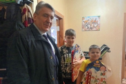 Иван Мошуров поздравил детей участников СВО с новогодними праздниками