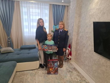Представитель Женского совета при региональном следственном управлении навестила семьи сотрудников ведомства, проходящих службу на новых территориях