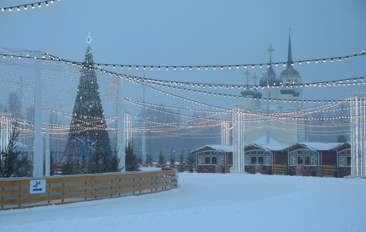 Воронежцев снова эвакуировали с катка на Адмиралтейке и площади Ленина