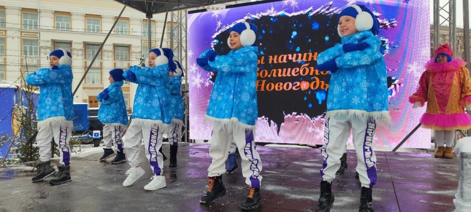 Во время новогодних праздников каждый взрослый ненадолго превращается в ребёнка, которому хочется почувствовать волшебство