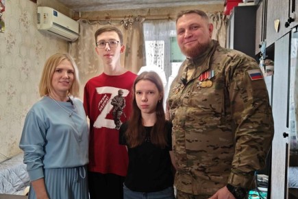 Денис Рубащенко поздравил с Рождеством семью участника СВО