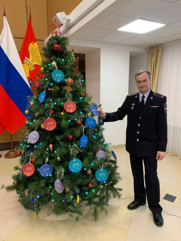 В благотворительной акции "Елка желаний" принял участие начальник ОМВД России по Панинскому району