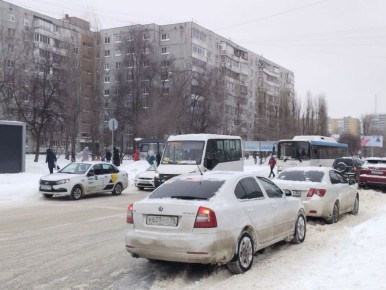 Чтобы не примерзли колодки: инструкция по зимнему запуску авто для воронежцев