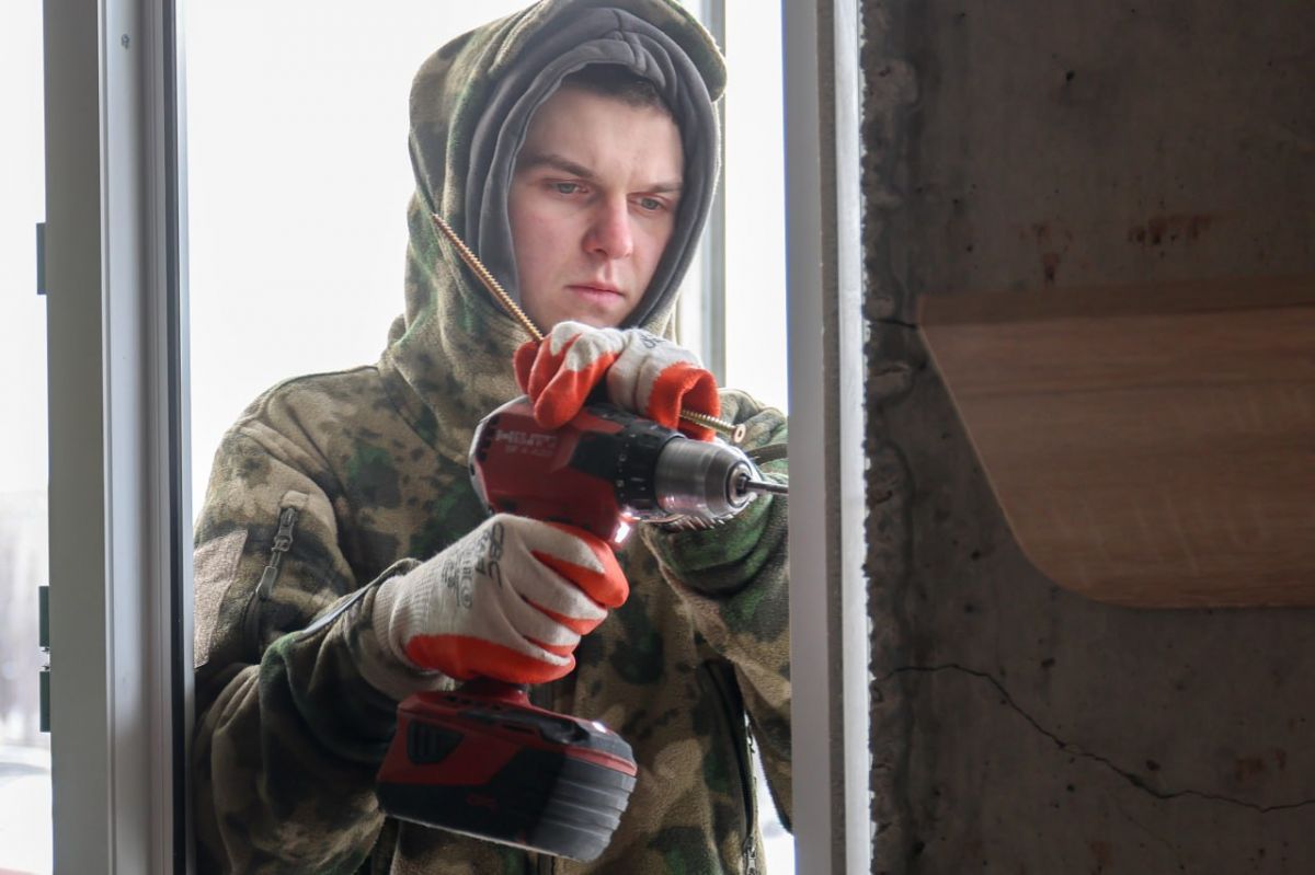 Власти Воронежа начали восстановление остекления и прием заявок на компенсацию за авто