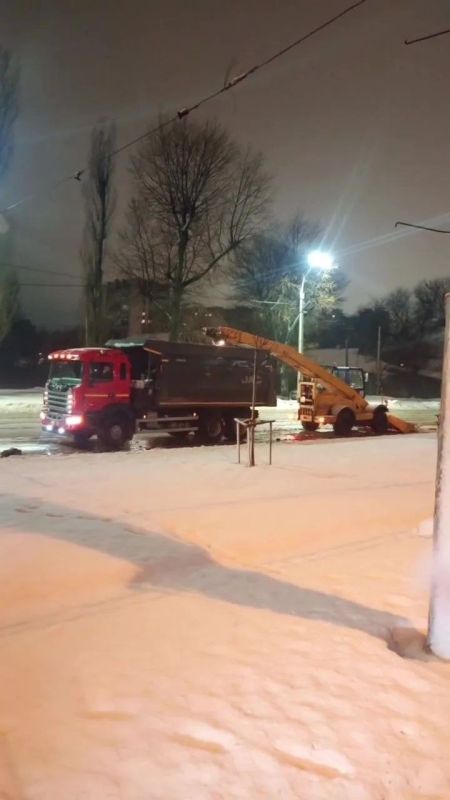 Комбинат благоустройства Советского района работает круглосуточно, обеспечивая чистоту улиц города