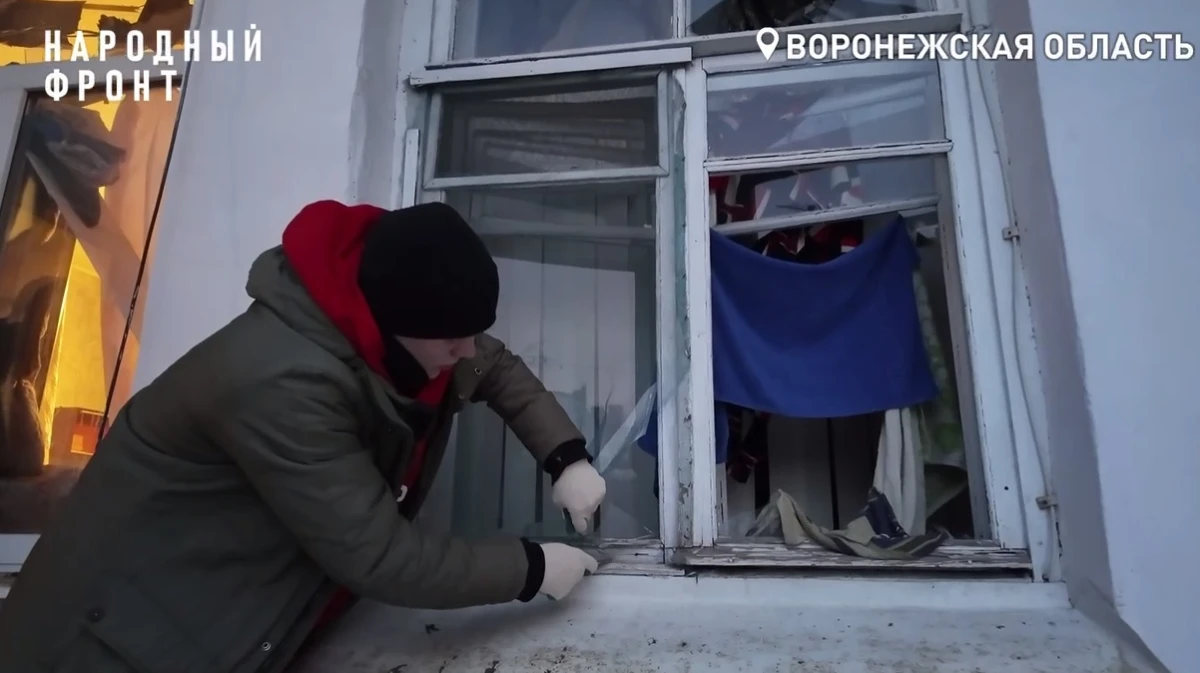 В Воронеже волонтеры привели в порядок квартиру, поврежденную в ходе атаки БПЛА