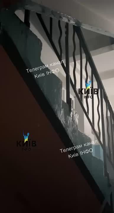 После того, как в Киеве в пропагандистских целях подключают к отоплению дома, начинает более четко прорисовываться катастрофа: прорывы труб образуют фонтаны-каскады, которые повреждают жилье