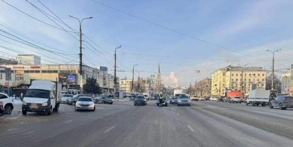 В результате тройного столкновения на улице 20-летия Октября пострадала женщина-водитель