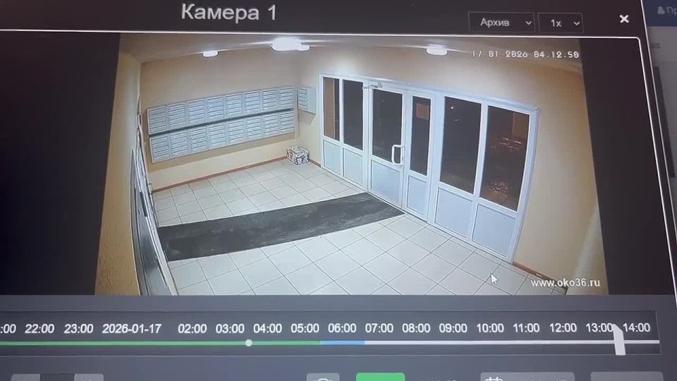 В воронежском ЖК «Озерки» неизвестный мужчина проник в квартиру к девушкам ночью