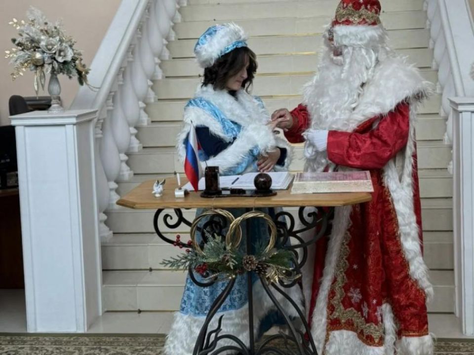 Дед Мороз женился на Снегурочке: необычная казачья свадьба в Воронежской области