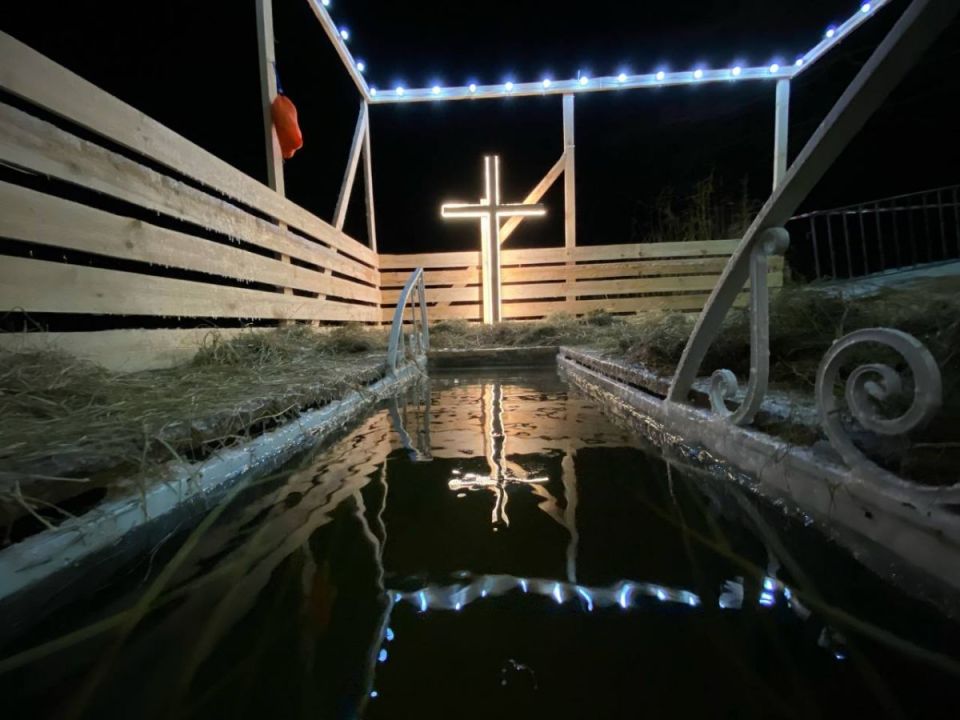 С огоньком и подсветкой: крещенские купания стартовали в Новой Усмани