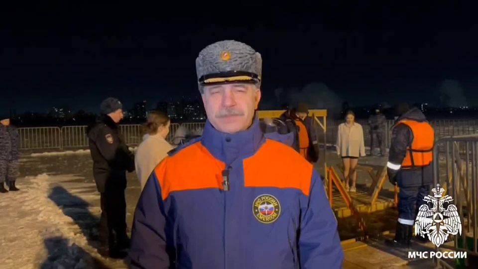 Начальник Главного управления МЧС России по Воронежской области Александр Кошель поздравил земляков со светлым праздником Крещения Господня!