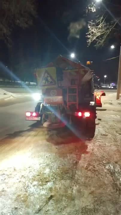 #уборка_Воронежа. Районные комбинаты благоустройства продолжают обработку участков, о которых сообщают горожане