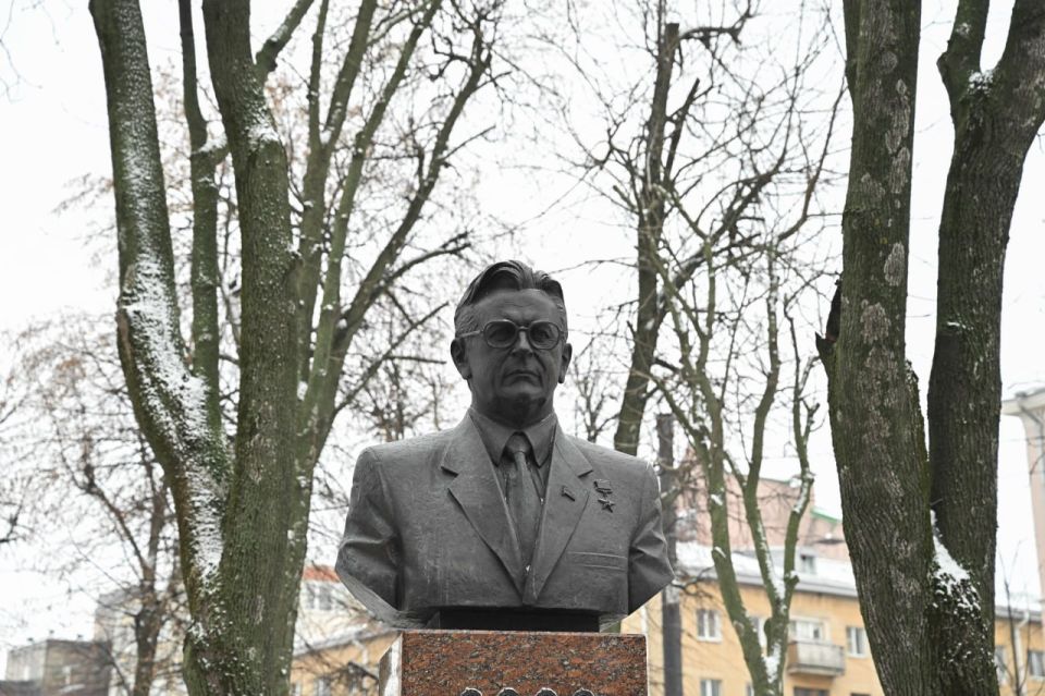 В Воронеже почтили память легендарного руководителя Воронежской области Виталия Воротникова