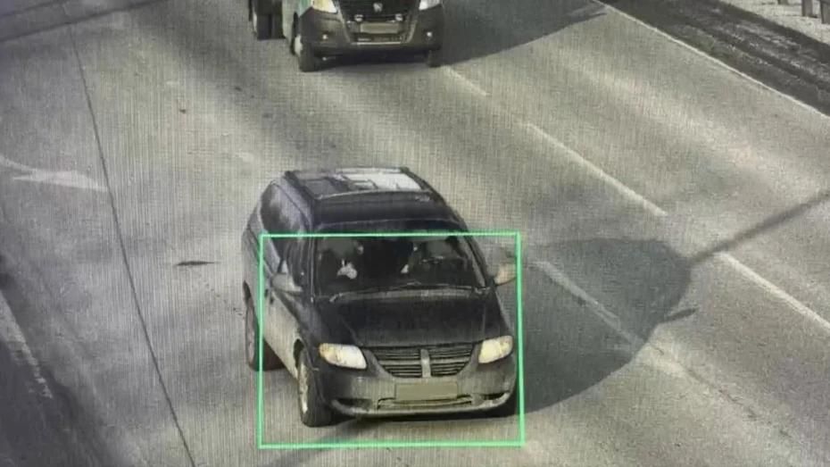 В Воронежской области водитель Dodge оплатила 43 штрафа прямо на месте задержания