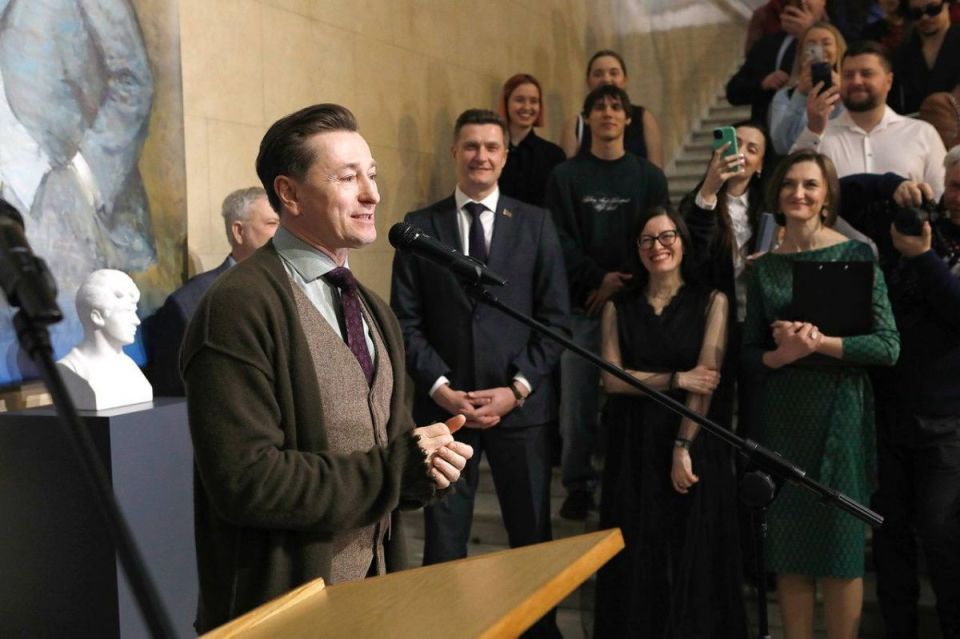 Из Воронежа в Минск: Александр Гусев привёз «есенинскую легенду» в Национальный музей Беларуси