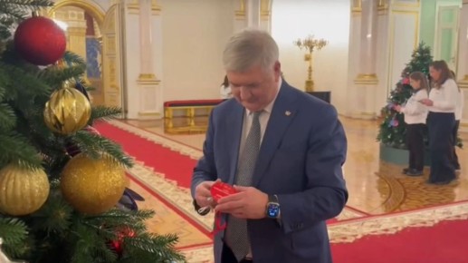 Воронежский губернатор исполнил новогодние желания детей из ЛНР