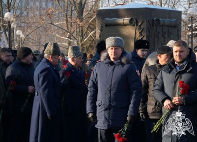 Заместитель начальника Управления Росгвардии по Воронежской области почтил память погибших в боях за освобождение Воронежа