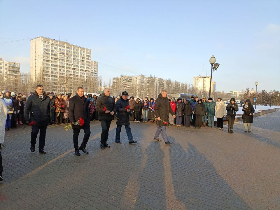 В Коминтерновском районе в преддверии 83-й годовщины освобождения Воронежа от немецко - фашистских захватчиков прошли торжественные церемонии возложения венков и цветов на братских могилах и воинских захоронениях