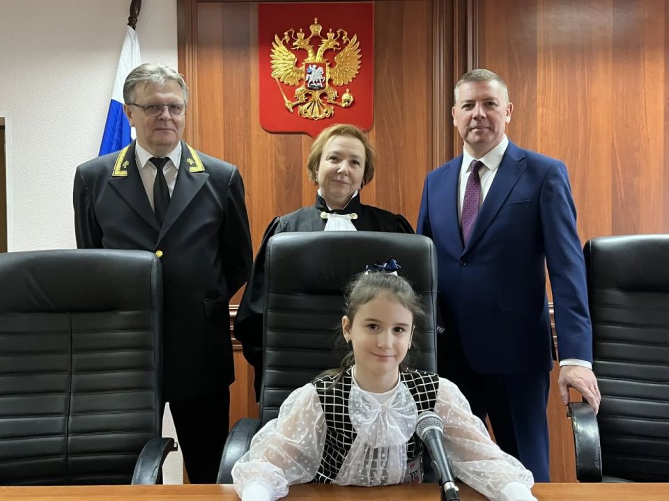 Губернатор Александр Гусев исполнил еще одну мечту 7-летней Эмилии из Нововоронежа