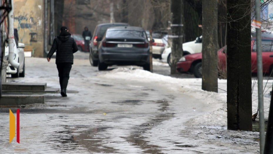 За плохую уборку дворов возбудили административные дела в отношении 10 УК Коминтерновского района Воронежа