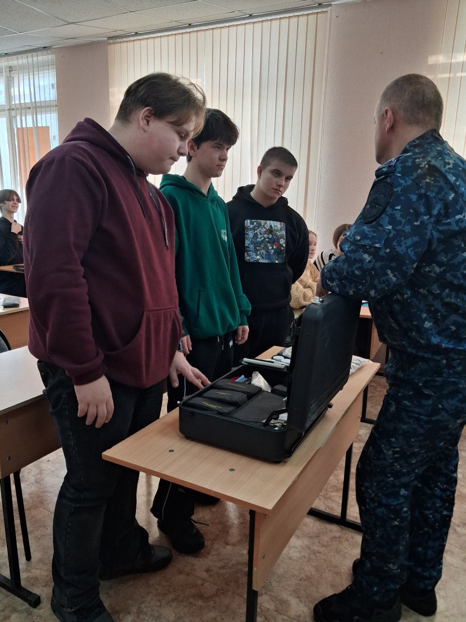 В Рамонском районе полицейские присоединились к Всероссийской акции МВД России «Студенческий десант»