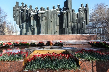 Первые лица региона поздравили воронежцев с 83-й годовщиной освобождения города