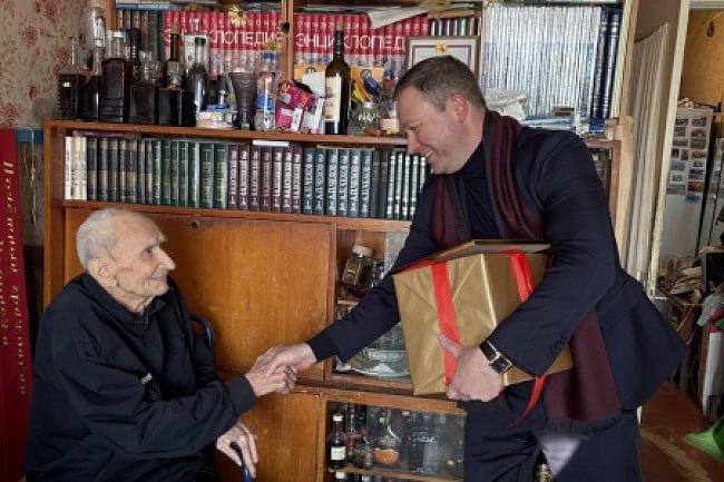 Депутат Воронежской городской Думы Иван Кандыбин поздравил с 83-й годовщиной освобождения Воронежа от немецко-фашистских захватчиков Василия Васильевича Карнушина