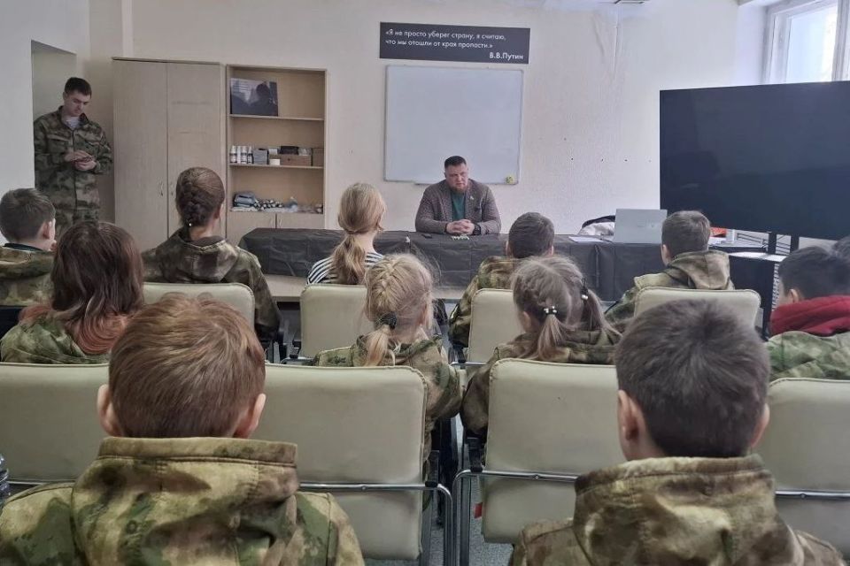 Денис Рубащенко провел «Урок мужества» для военно-патриотической группы «Держава»