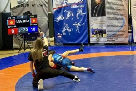 Александр Пешиков поздравил победителей Первенства ЦФО по вольной борьбе