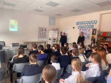 Сотрудник следственного управления провела для школьников урок мужества, посвященный освобождению Ленинграда от фашистской блокады