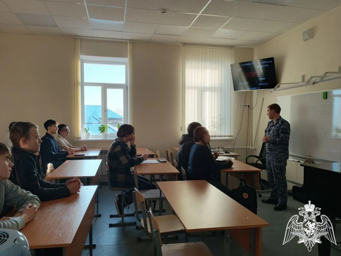 Сотрудник Росгвардии в Воронежской области провел открытый урок, приуроченный ко Дню снятия блокады Ленинграда