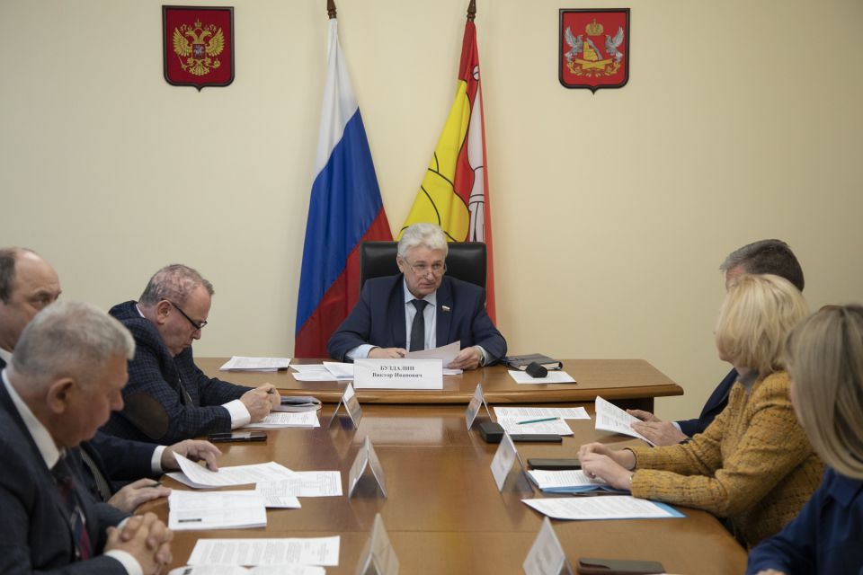 Состоялось заседание Комитета по государственной политике, законодательству и Регламенту