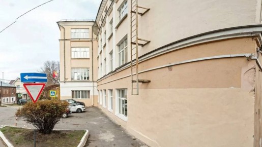 После возгорания в подсобном помещении школы №16 учащихся отпустили домой