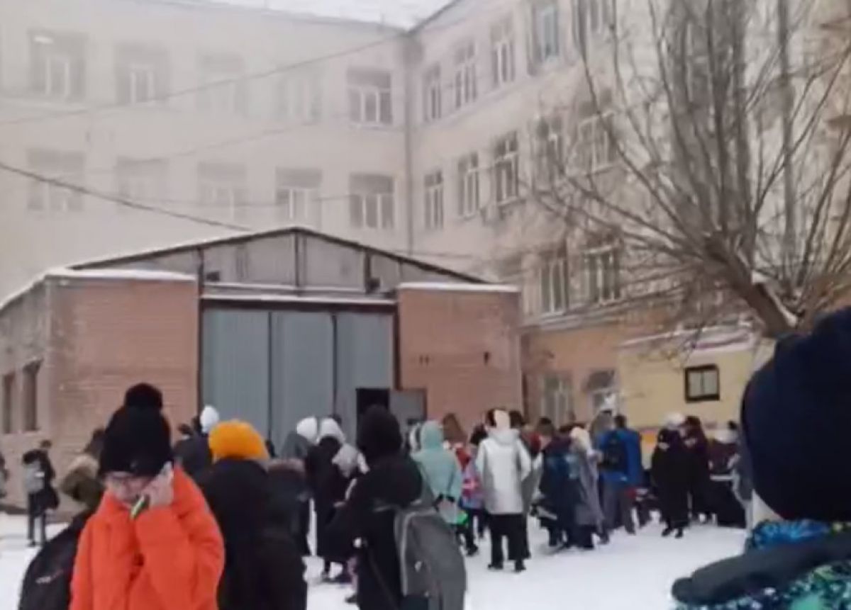 В Воронеже на территории школы №16 произошло возгорание в подсобном помещении