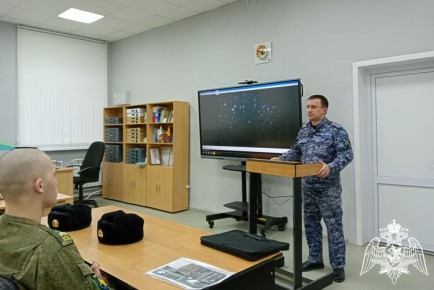 Сотрудники вневедомственной охраны продолжают патриотическое информирование в образовательных учреждениях Воронежской области
