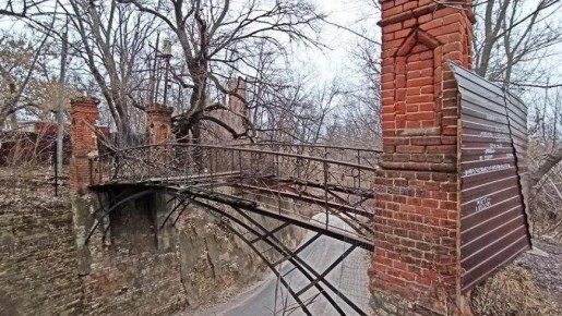 Чувашский «Дизайн» сорвал ремонт мостика дворца Ольденбургских под Воронежем