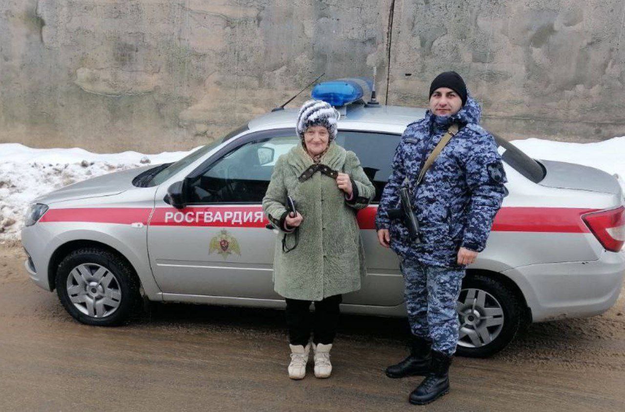 Сотрудники Росгвардии оказали помощь пожилой жительнице Воронежа