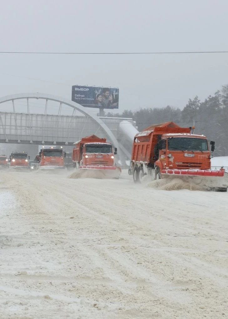 Сильный снегопад накрыл наш город