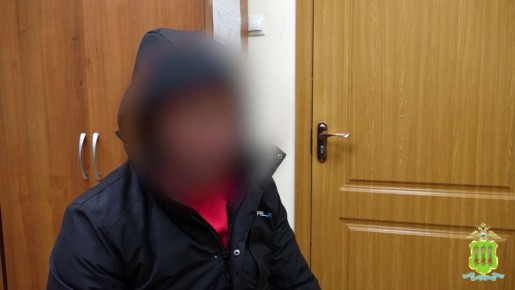 Курьер аферистов, похитивший у 88-летнего дедушки 2 млн рублей и 4 тысячи евро, задержан полицией Пензы