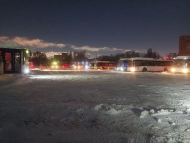 Работы по прогреву пассажирского транспорта, который завтра выйдет на линию, уже начались на территории МКП МТК «Воронежпассажиртранс»