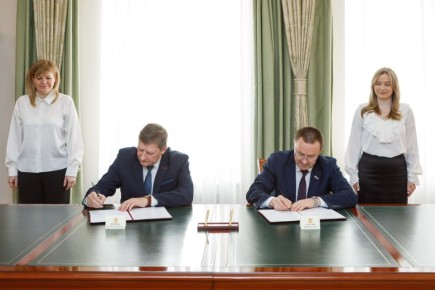 Областная Дума и региональная профсоюзная организация подписали соглашение о сотрудничестве
