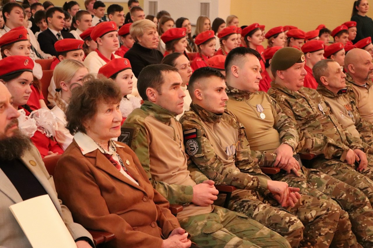 Бутурлиновский район принял эстафету патриотического движения «Герои с нами», призванного увековечить подвиги защитников Отечества и укрепить связь поколений