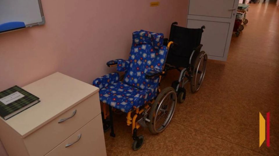 В Воронеже инвалиду, сломавшему ноги из-за падения с коляски на обледеневшем пандусе, выплатили 379 тыс рублей