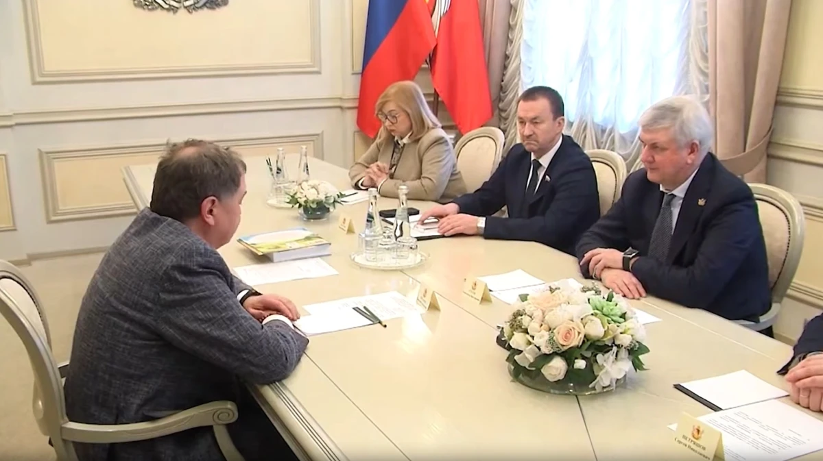 Воронежский губернатор встретился с председателем Российского детского фонда Дмитрием Лихановым