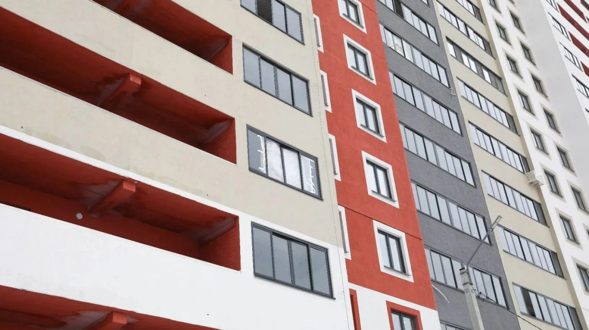 В Воронеже продолжаются работы по восстановлению дома в Левобережном районе, пострадавшего 10 декабря во время атаки ВСУ