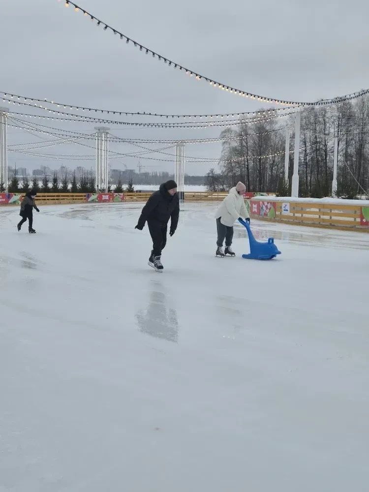 Начал работу каток на Адмиралтейской площади